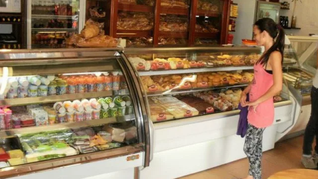 Las panaderías en una crisis terminal: Los molinos no les venden harina y podrían dejar de fabricar pan