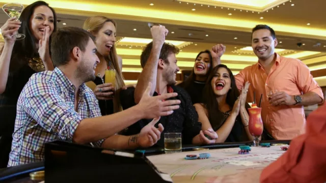 Casino del Río festeja un nuevo aniversario al estilo “Moulin Rouge”