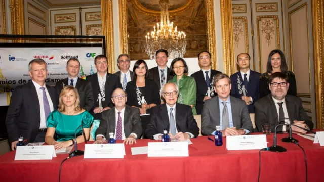 En Casa de América de Madrid, InfoNegocios recibe el premio al Mejor Medio Económico Regional de Latino América