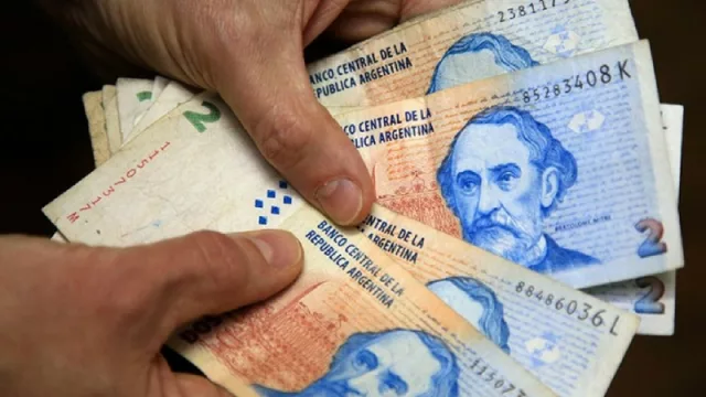 Atención: los comercios están obligados a recibir billetes de $2 hasta el 27 de abril