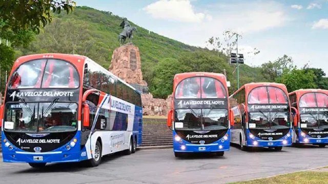 La Veloz del Norte homenajea a los héroes de Malvinas en sus unidades