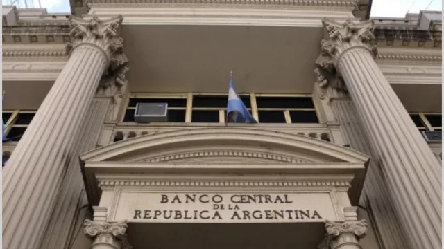 El Banco Central ya aspiró $ 23.000 millones con sus ventas de reservas