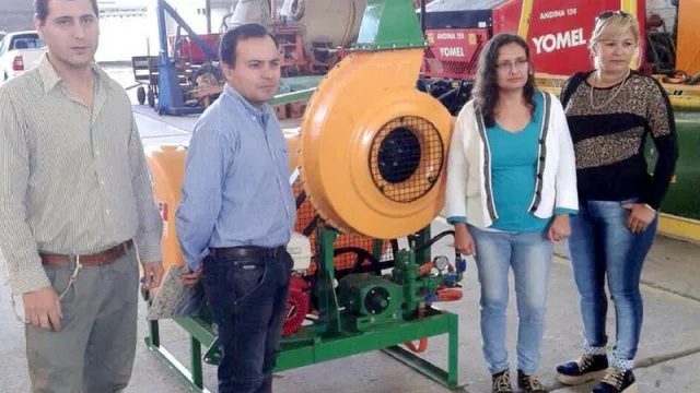 La lucha contra la plaga de la langosta cobra fuerza con la compra de nuevos equipos de control