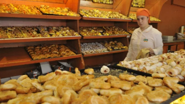 Mañana cambia el mes, pero no la costumbre de aumentar: suben el pan y las naftas