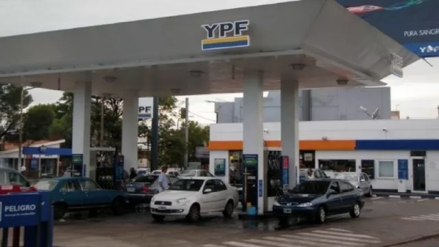 Sin tregua: YPF aumentó ayer casi 5% los precios de los combustibles en Salta