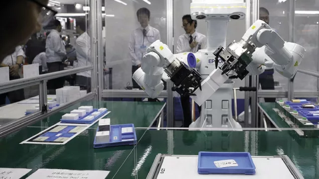 Ve, siente y piensa: así es el nuevo robot de Epson