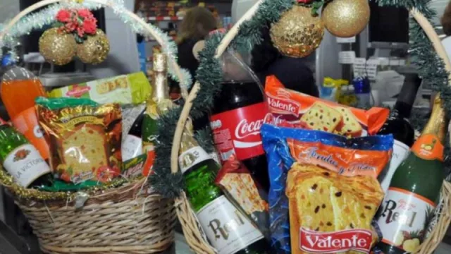Diez cadenas y supermercados ya ofrecen distintas versiones de la canasta navideña salteña