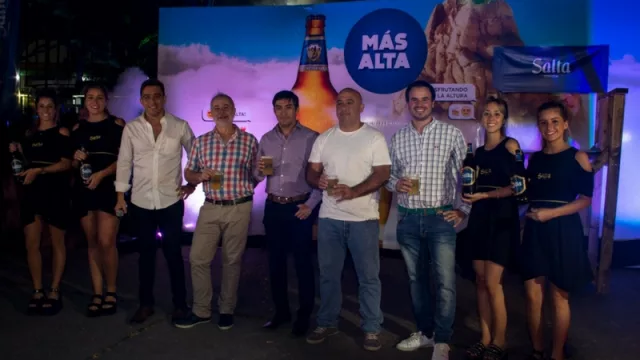 Con una original propuesta, Cerveza Salta presentó su nueva botella de mayor tamaño