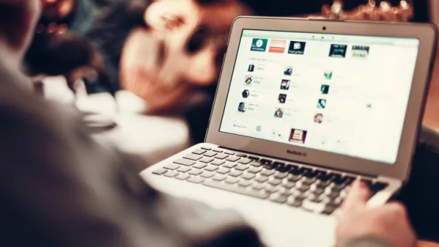 Avanza la ley que libera a intermediarios de Internet