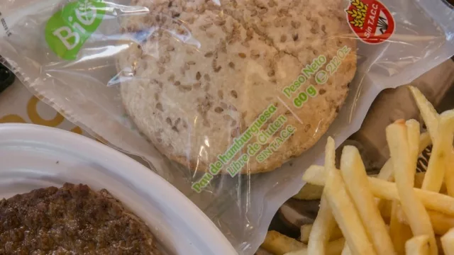 Llegó el pan de hamburguesa apto para celíacos a los locales McDonald´s de todo el país