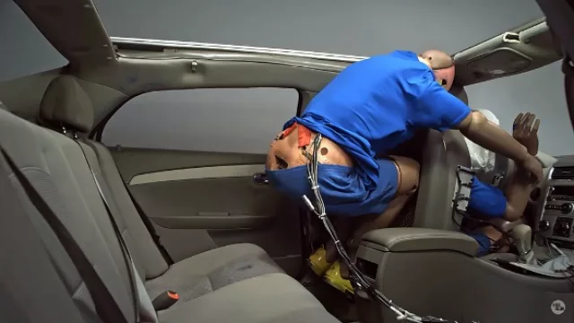 Cinturón trasero: salva la vida (del conductor)