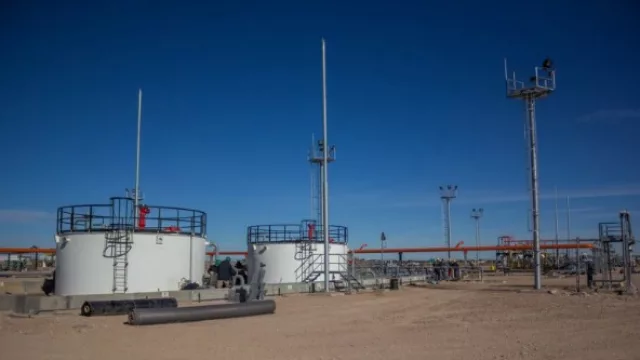 Inversiones y concesiones de YPF y Petrolera Pampa