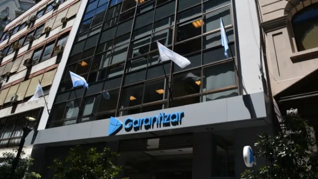 La primera en realizar una operación financiera vía app fue… Garantizar