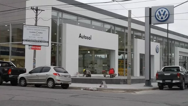 Autosol abre hoy las puertas de su nuevo megalocal, en la esquina de Santa Fe y La Rioja