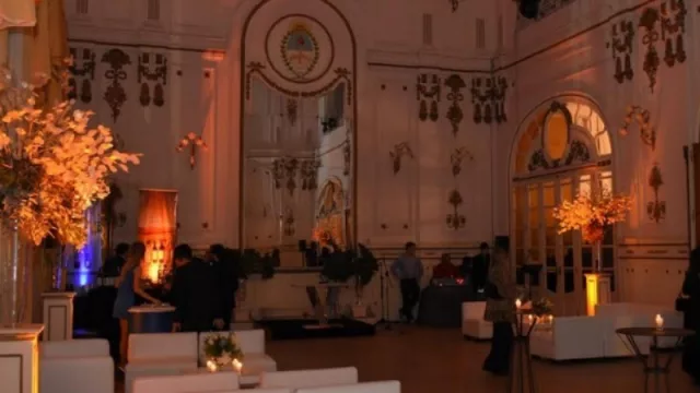 Con una noche de gala repleta de invitados abrió sus puertas Casa DIR