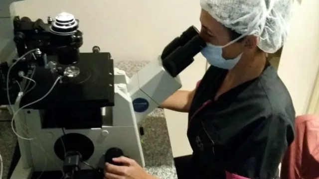 Crecer presenta el primer microscopio láser en Mar del Plata y zona para reproducción asistida