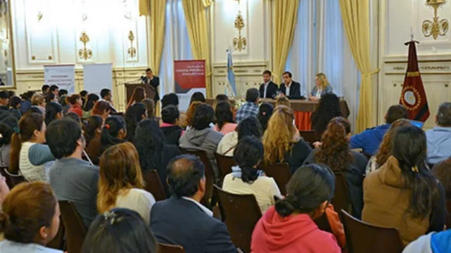 Capacitan con herramientas emprendedoras a beneficiarias de planes sociales y estudiantes técnicos