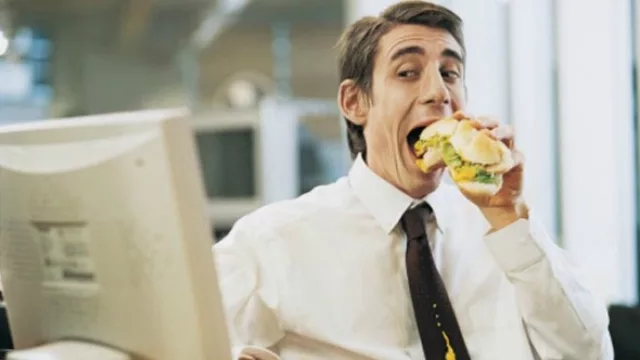 80% asegura que no son incentivados a llevar una vida sana en sus trabajos (viandas y comer afuera)