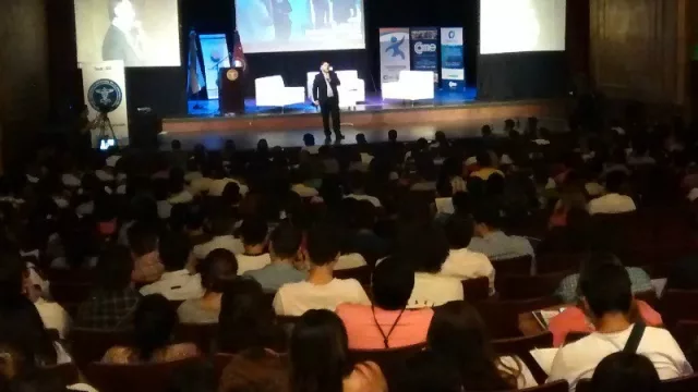 Más de 1.000 jóvenes participaron ayer del Emprender Salta 2016