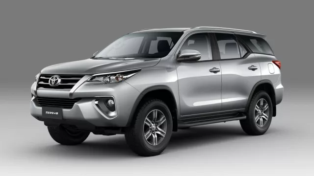 Lanzamiento: Toyota SW4 SR (cinco pasajeros)