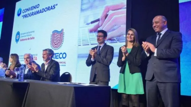 Alta demanda y poco recurso humano: con “Programadoras” impulsan la formación en oficios tecnológicos (para mujeres)