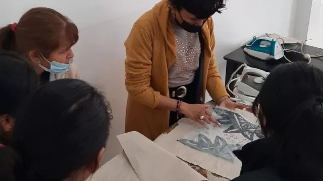 Emprendedoras se diversifican y aprenden técnicas para sus proyectos (ofertas de capacitación)