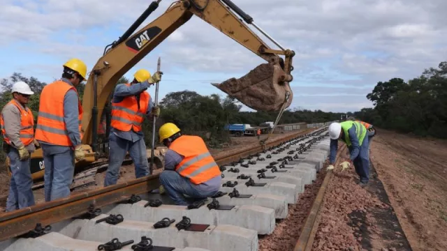 Creen que el tren puede remontar y ser competitivo para el transporte de cargas (el 91% se mueve en camiones)