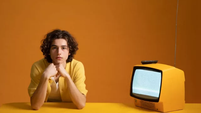 ¿La TV lineal ha muerto? No, pero sigue perdiendo relevancia (42% sigue fiel, 26% casi la abandonó)