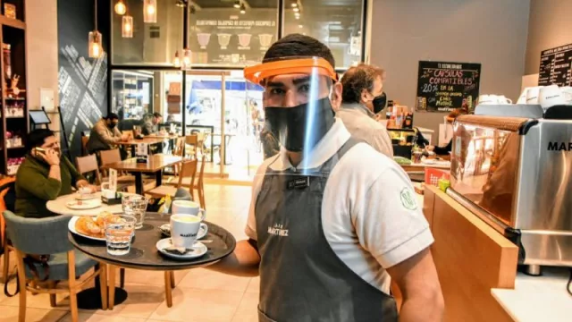 Gastronómicos y hoteleros piden que los aumentos salariales se decidan por regiones (para las paritarias)