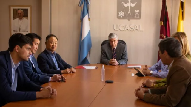 Becas para que estudiantes destacados de la Católica aprendan sobre la actividad minera (convenio con la empresa Posco)