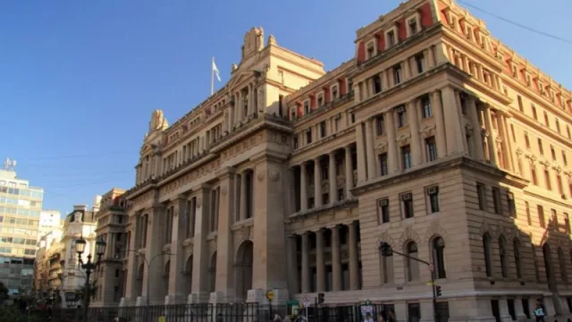 Presupuesto 2023: el oficialismo sumo un artículo para que los jueces paguen el impuesto a las Ganancias