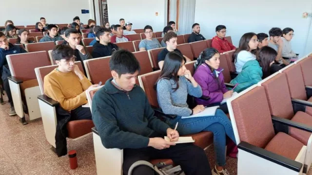 Estudiantes adquieren habilidades blandas para complementar su formación académica