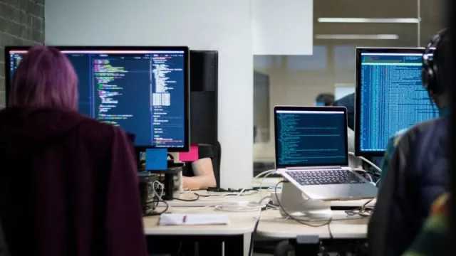 Más becas y más oportunidades para aprender a desarrollar aplicaciones de software (de principio a fin)