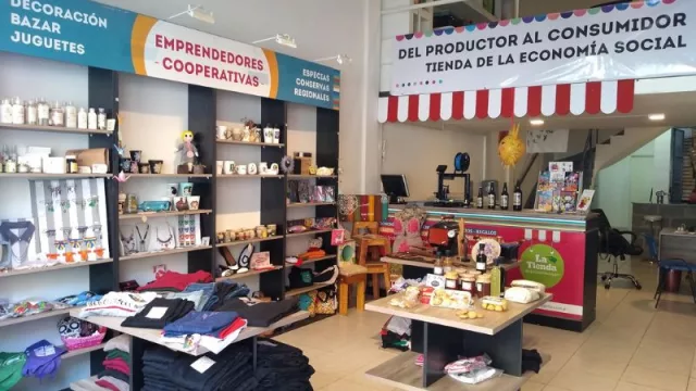 Abrió “La tienda de la economía social” (prioriza lo social por sobre lo económico)