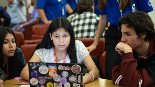 Becas para mujeres del norte, con posibilidad de ingresar al mundo del trabajo en tecnología (hay 200 oportunidades)