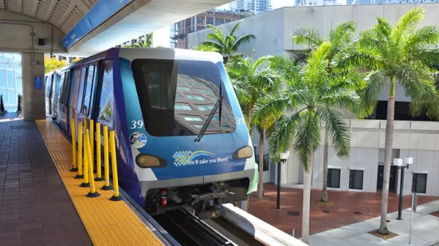 ¿Por qué Miami sigue y sigue invirtiendo en autopistas y en transporte?