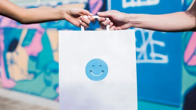 Cómo comprar en un free shop sin moverte de tu casa (Grabr, la app de compras en el exterior que trae un viajero)