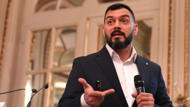 Devaluar y subir las retenciones: el "plan bomba" de Emmanuel Álvarez Agis para encaminar la economía