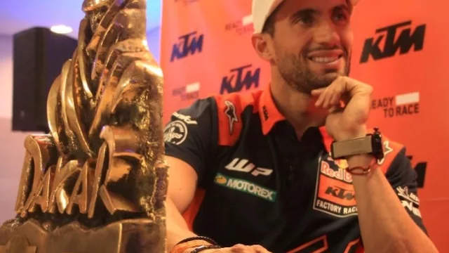 Kevin Benavides (el salteño campeón del Dakar) fue homenajeado por KTM Argentina