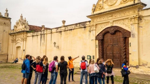 Prestadores turísticos se capacitan con “Salta te prepara 2023” (con la atención puesta en la calidad del sector)