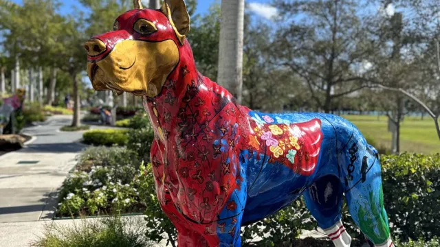 Siempre hay arte en Miami: The Dogs and Cats Walkway and Sculpture Gardens