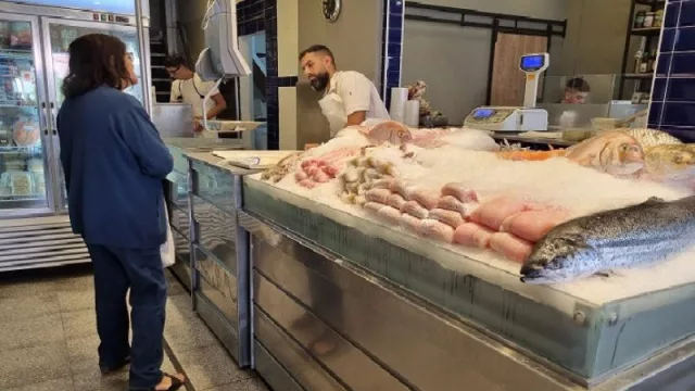 ¡Qué caro está el pescado! (el importado, porque el nacional se mantiene)