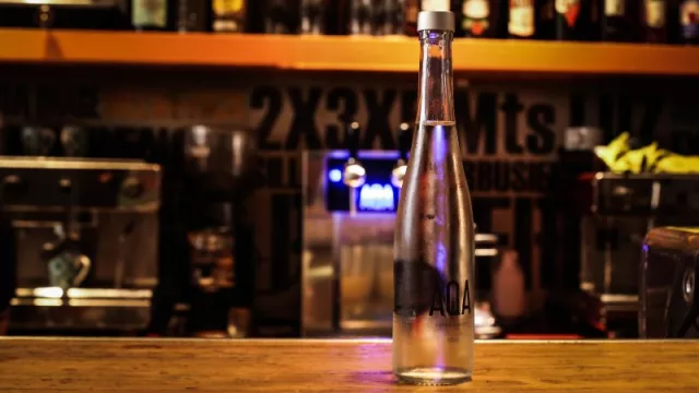 Bixi coffee house tiene un nuevo servicio: agua ultrapurificada y en botellas de vidrio (siempre en el camino de la sustentabilidad)