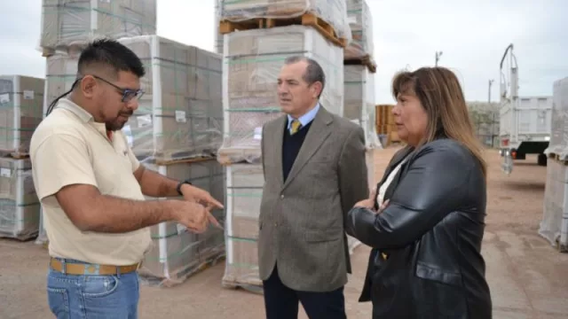 Cerámica Alberdi donó a la provincia materiales para mejorar dependencias policiales y penitenciarias (entregaron 100 m2 de cerámicos esmaltados)