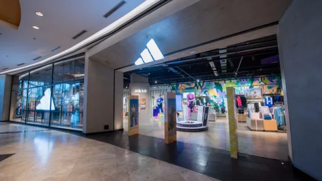 Adidas (ahora corre más rápido en el país) invierte $ 500 millones en nuevas tiendas y remodelaciones