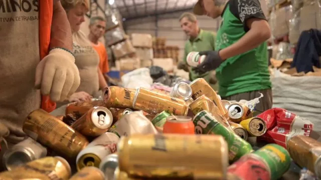 En Salta se trabaja en el reciclado de residuos con la empresa CCU (se recuperaron ya 30.000 kilos de vidrio)