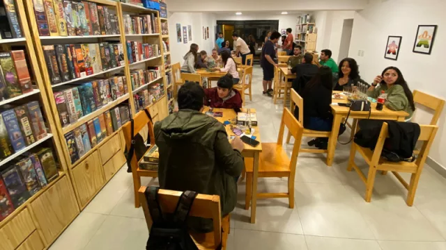 ¡Guardá ese celular! Se viene el primer encuentro provincial de juegos de mesa (el primer domingo de junio)
