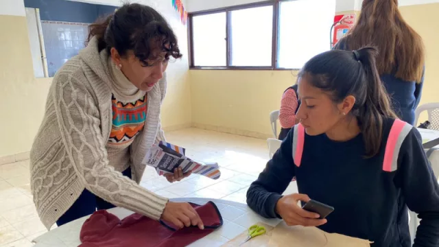 Por la demanda, el taller de ropa y accesorios caninos crece se dicta por cuarta vez