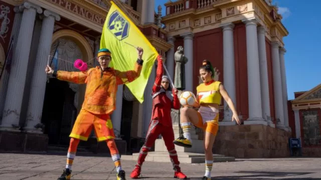 En las calles salteñas se respira circo (artistas del Cirque Du Soleil coparon lugares especiales de la ciudad)