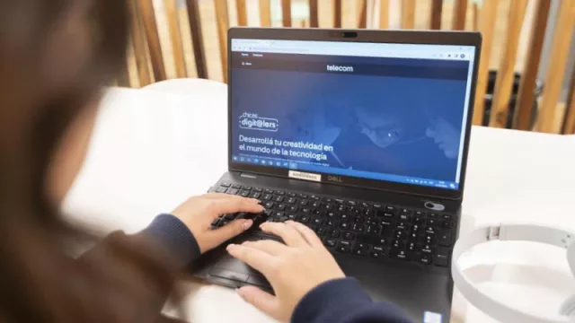 Nueva edición de Chicas digit@lers (Telecom convoca a adolescentes para que aprendan de tecnología)